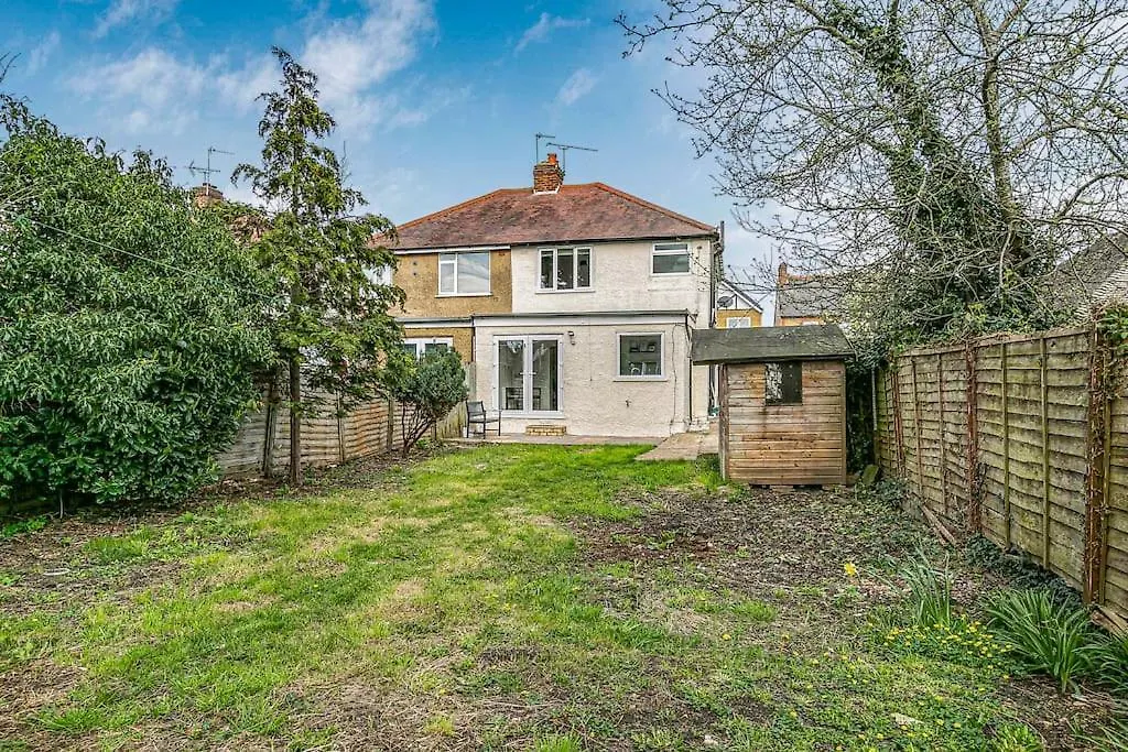 Luxury Large House With Games Room Sleeps Up To 12 Feltham 0*,